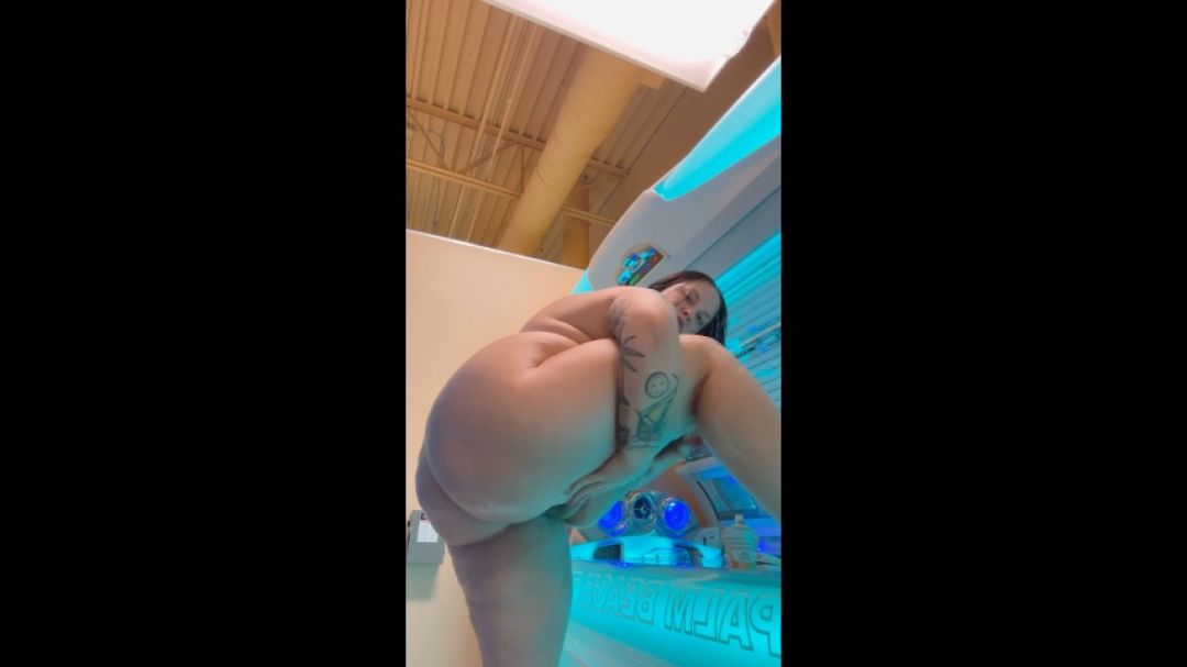 leaked Fat Babe Tanning Her Huge Ass and Tits thumbnail