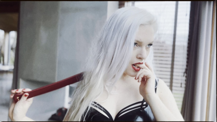 Meet your Mistress Fay Galore