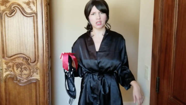 Aunt Catchs You Jerkingoff to Her Pantys