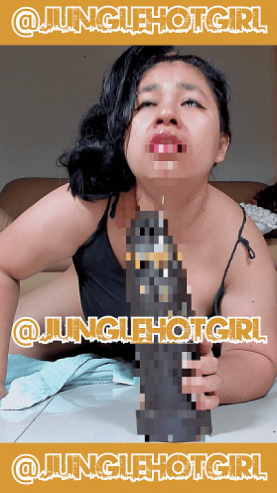 Th3Qu33n0fBigg3st:This thick black cock made me p00p two pounds then I sucked